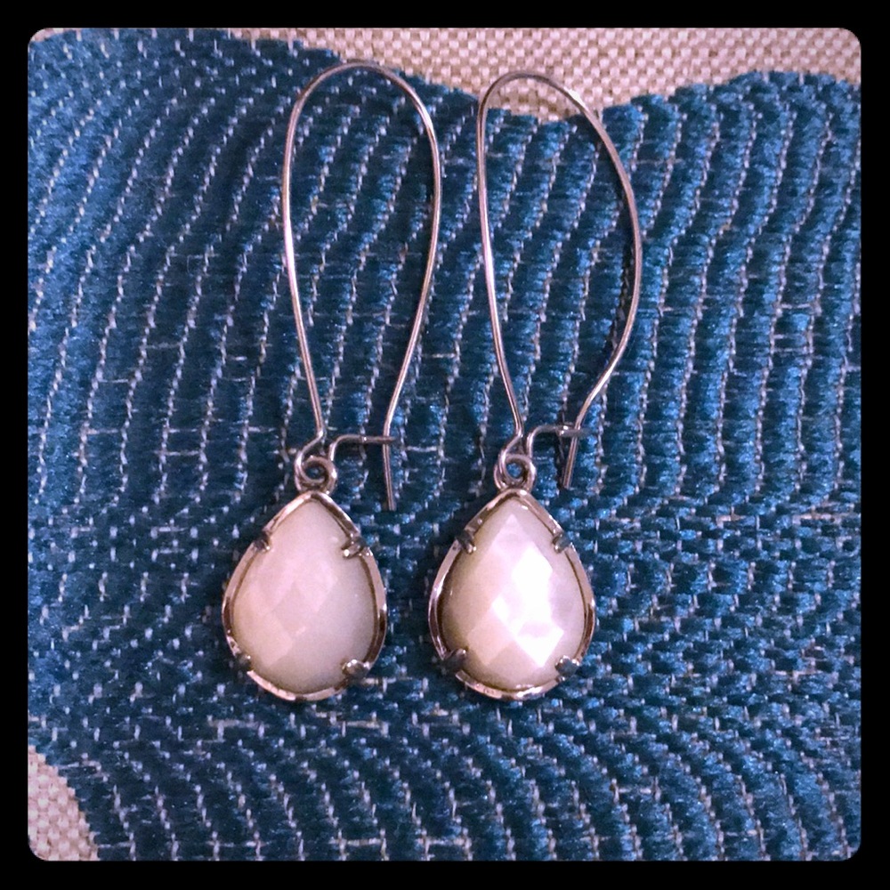 Brand NEW Kendra Scott Pearl Drop Earrings!